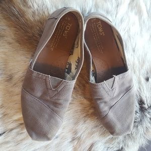 TOMS slip on casual shoes size 7 W Flats